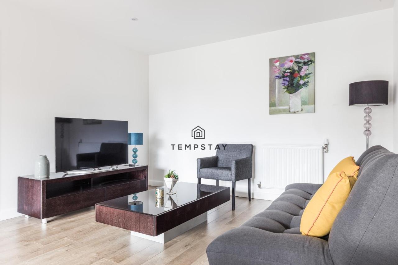 Modern Private Apartment -Balcony-Tube Station London Exterior photo
